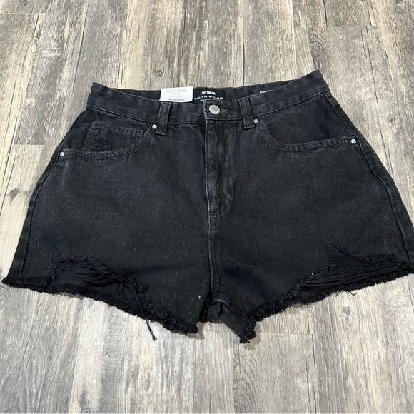 COTTON ON - High Rise Mom Shorts - Picture 2 of 7